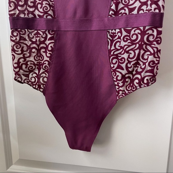 Victoria’s Secret Maroon Scroll Bodysuit Lingerie Thong Burgundy Velvet Medium - Picture 3 of 15